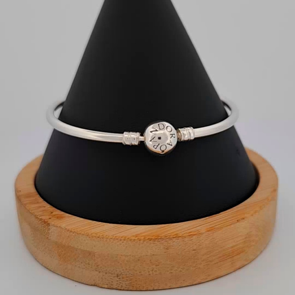 Iconic Sterling Silver Pandora Moments Bangle